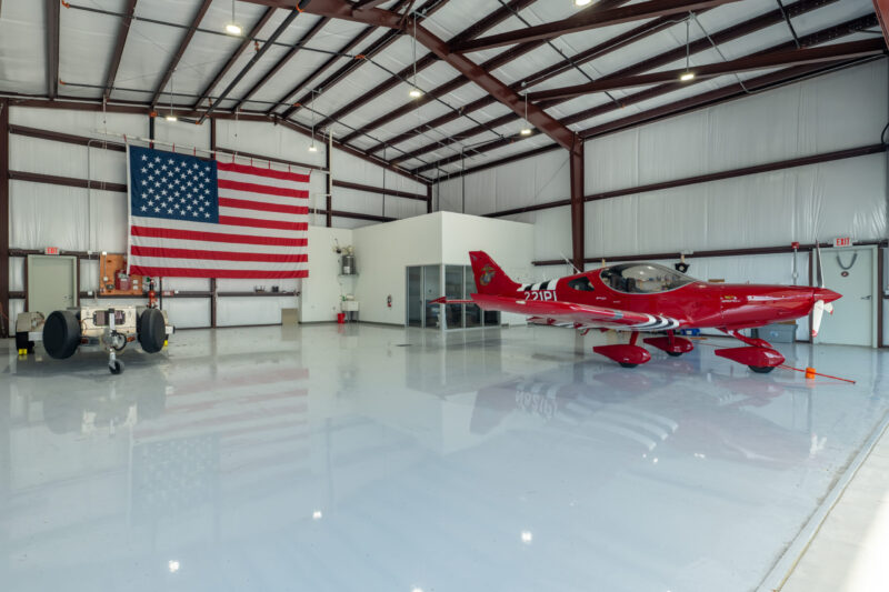 Loschiavo – Airport Hangar 19